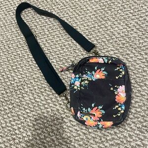 o’neill kids fanny pack with arm strap connected by clip | flower decorated
